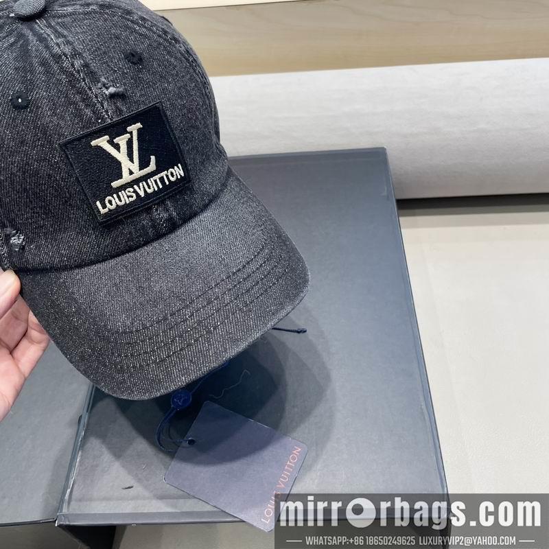 LV Hat 081402
