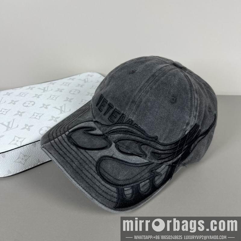 Vetements Hat dx01