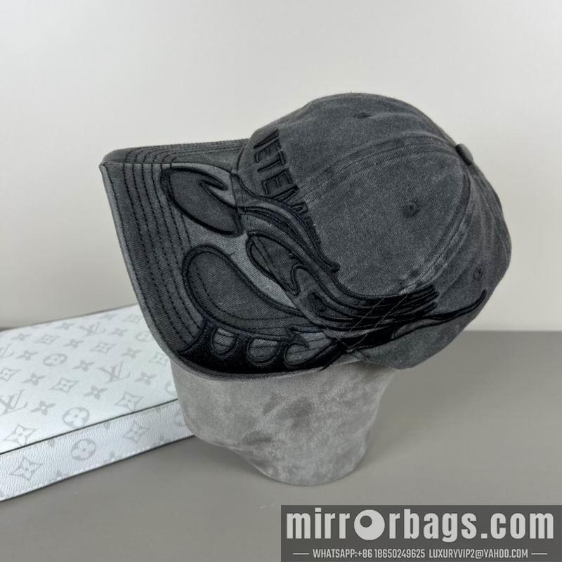 Vetements Hat dx01