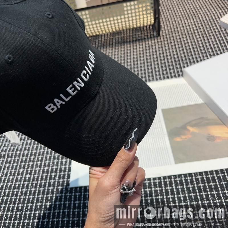 Balenciaga Hat dx10