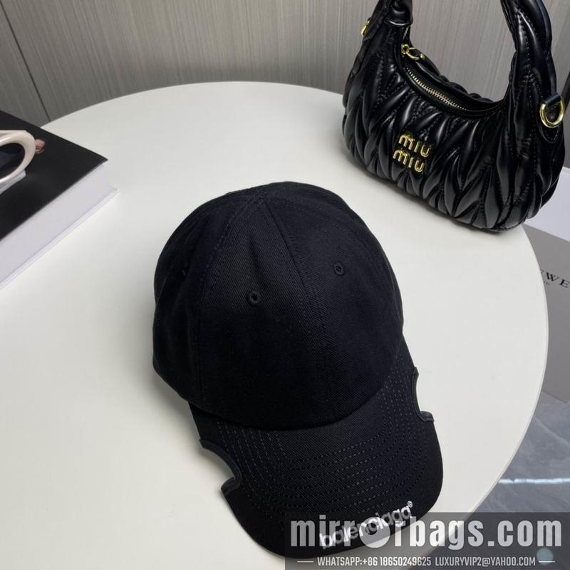 Balenciaga Hat dx95