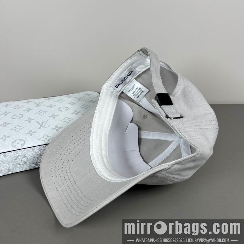 Balenciaga Hat dx38