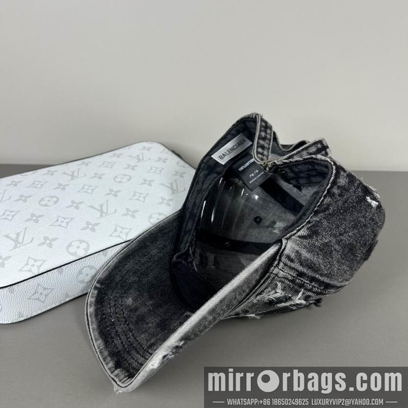 Balenciaga Hat dx30