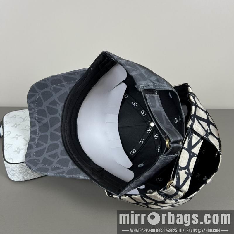 Valentino Hat dx03