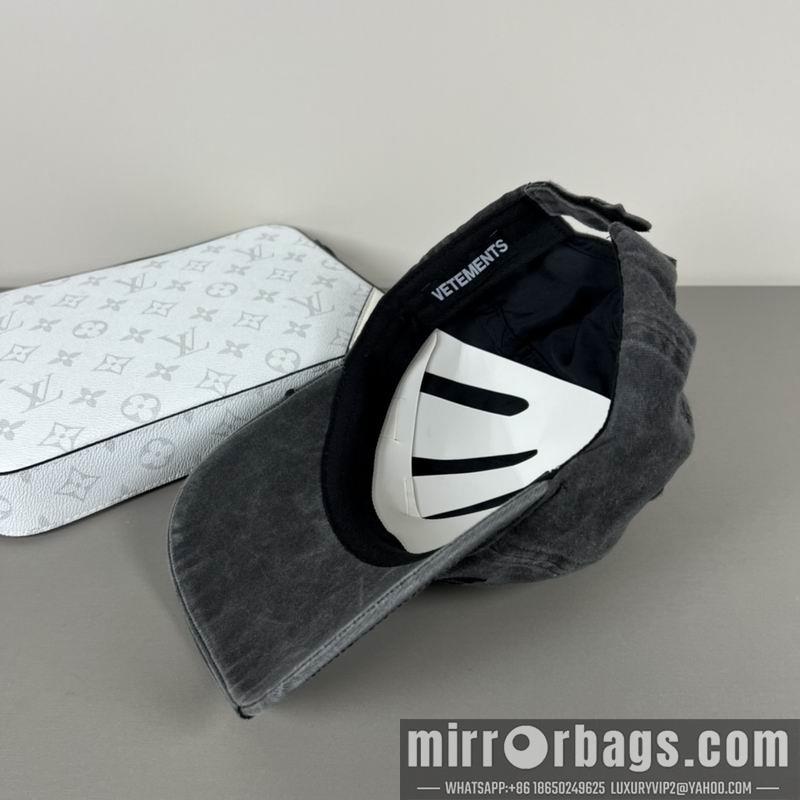 Vetements Hat dx01