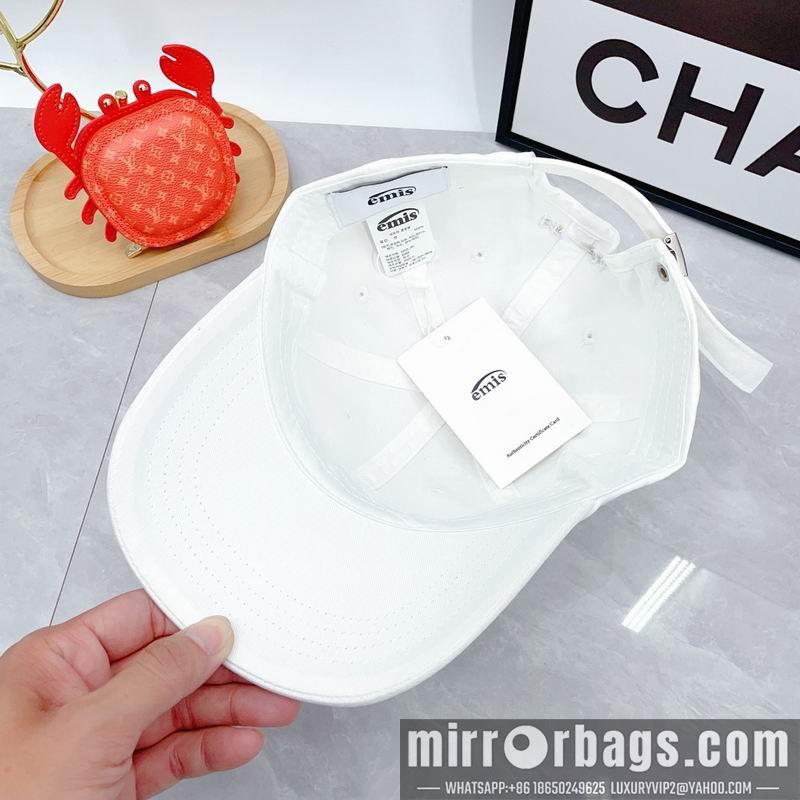 Emis Hat dx04