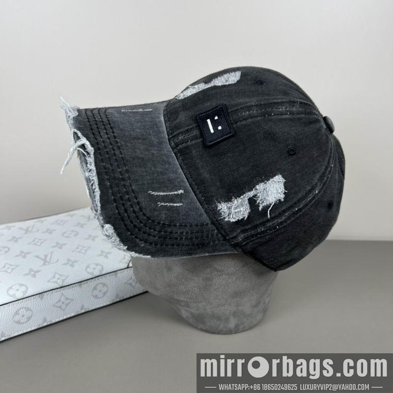 Acne Hat dx18