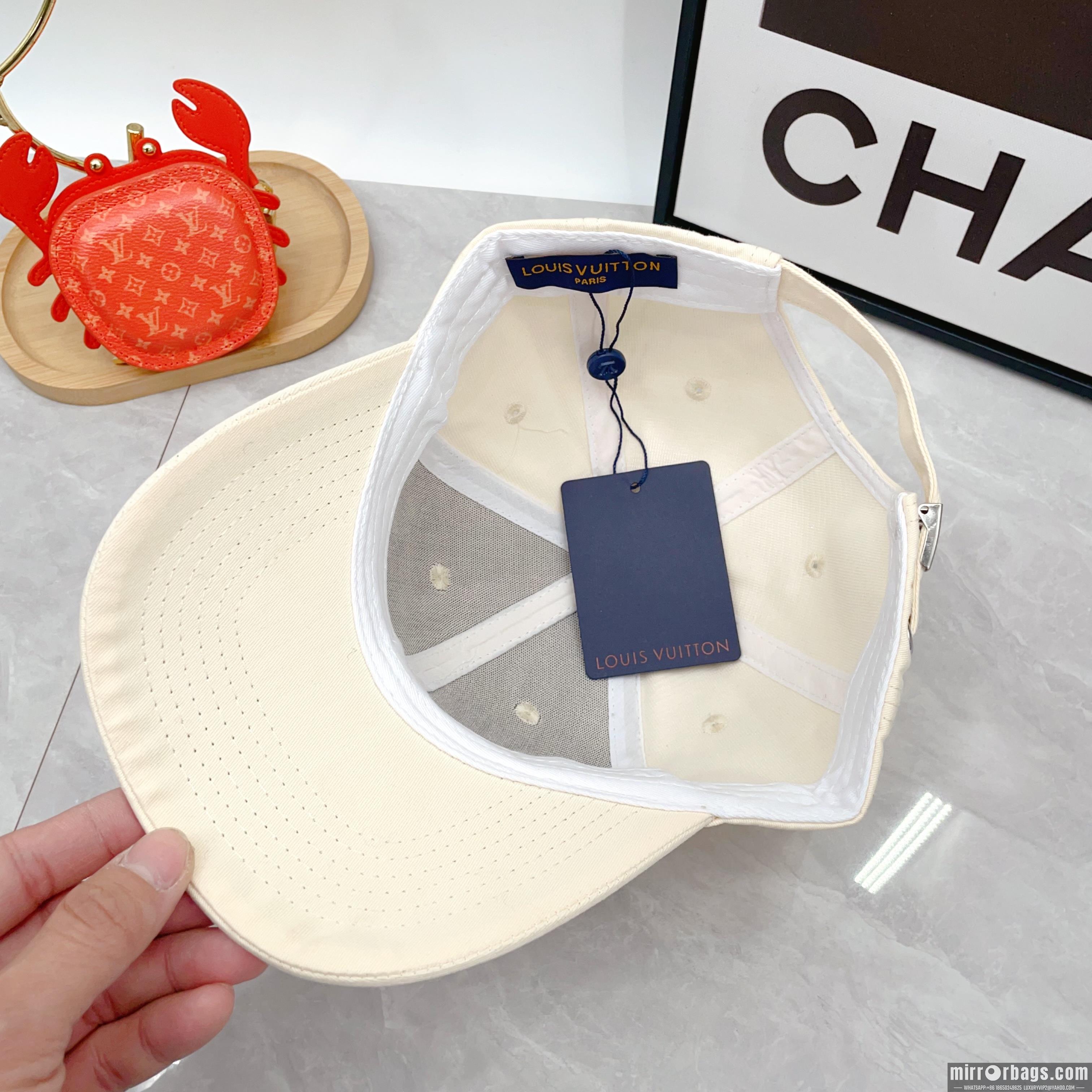 LV Hat dx04