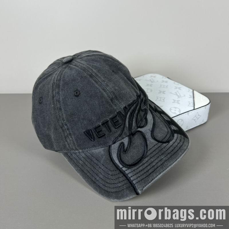 Vetements Hat dx01