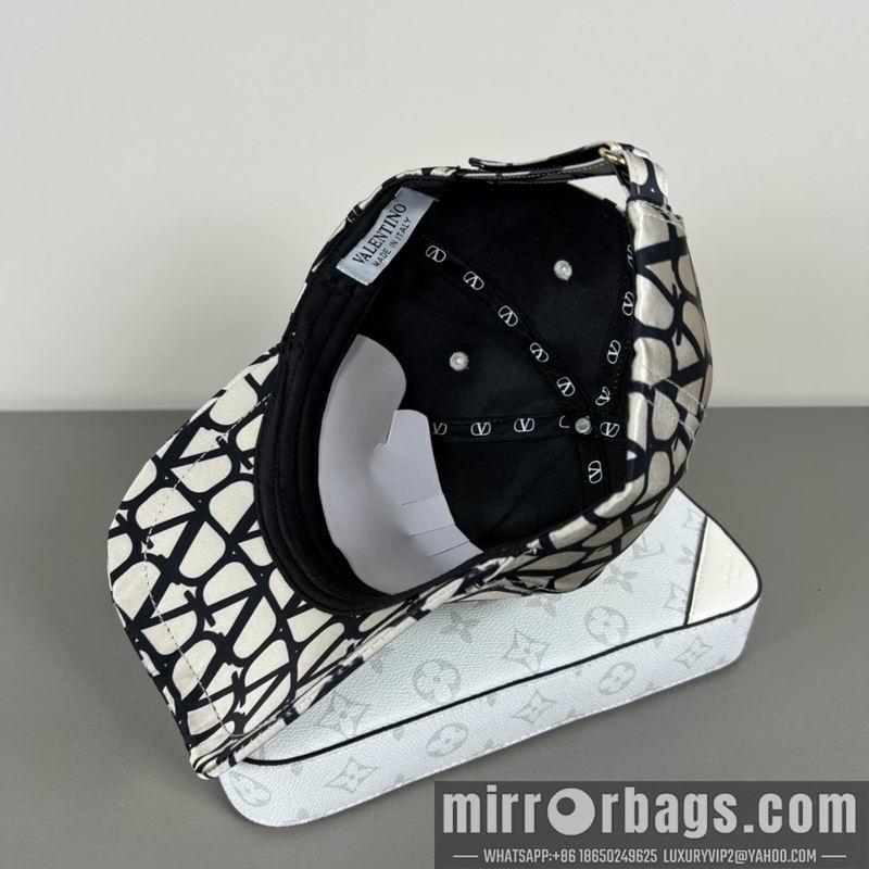 Valentino Hat dx03