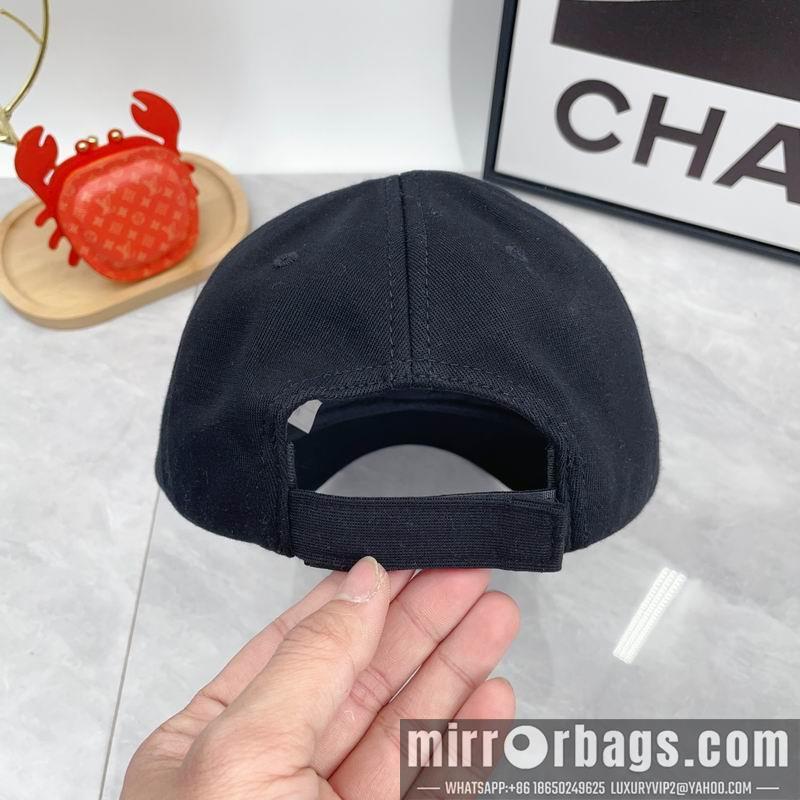 Balenciaga Hat dx03