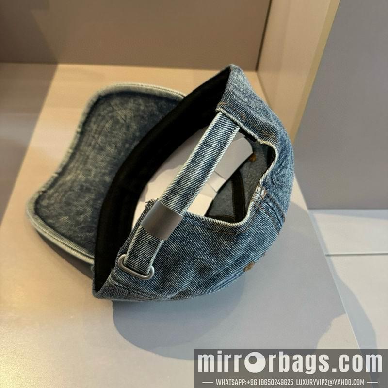 Balenciaga Hat dx08