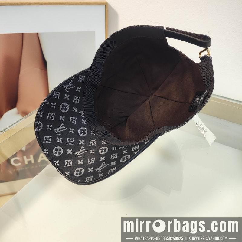 LV Hat dx139