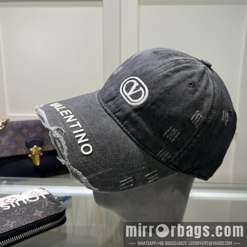 Valentino Hat 042701