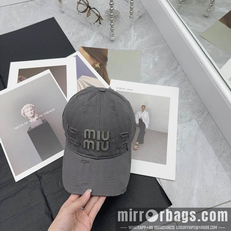 Miumiu Hat hm06