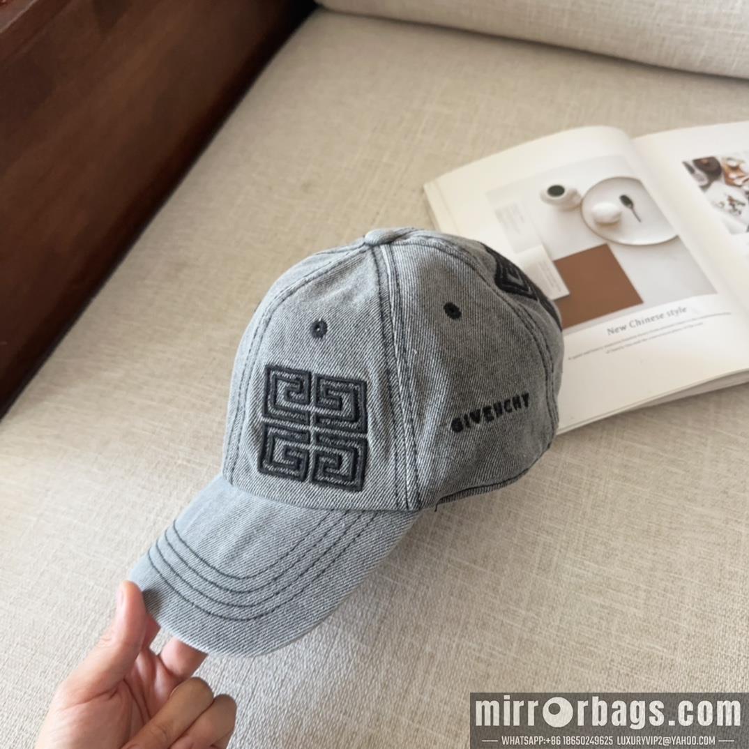 Givenchy Hat dx07