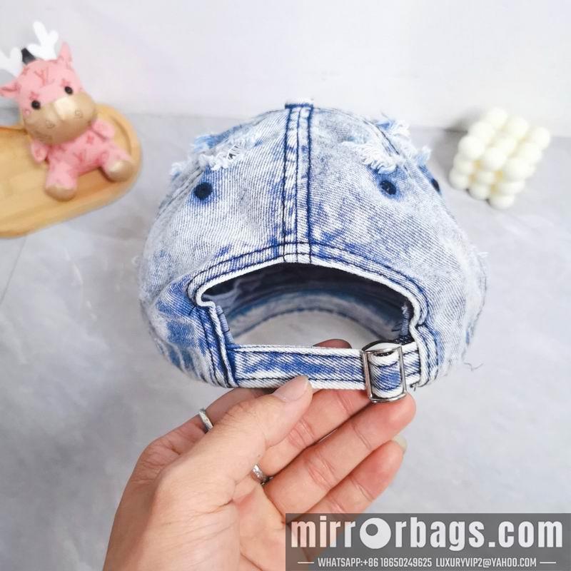 Balenciaga Hat dx30