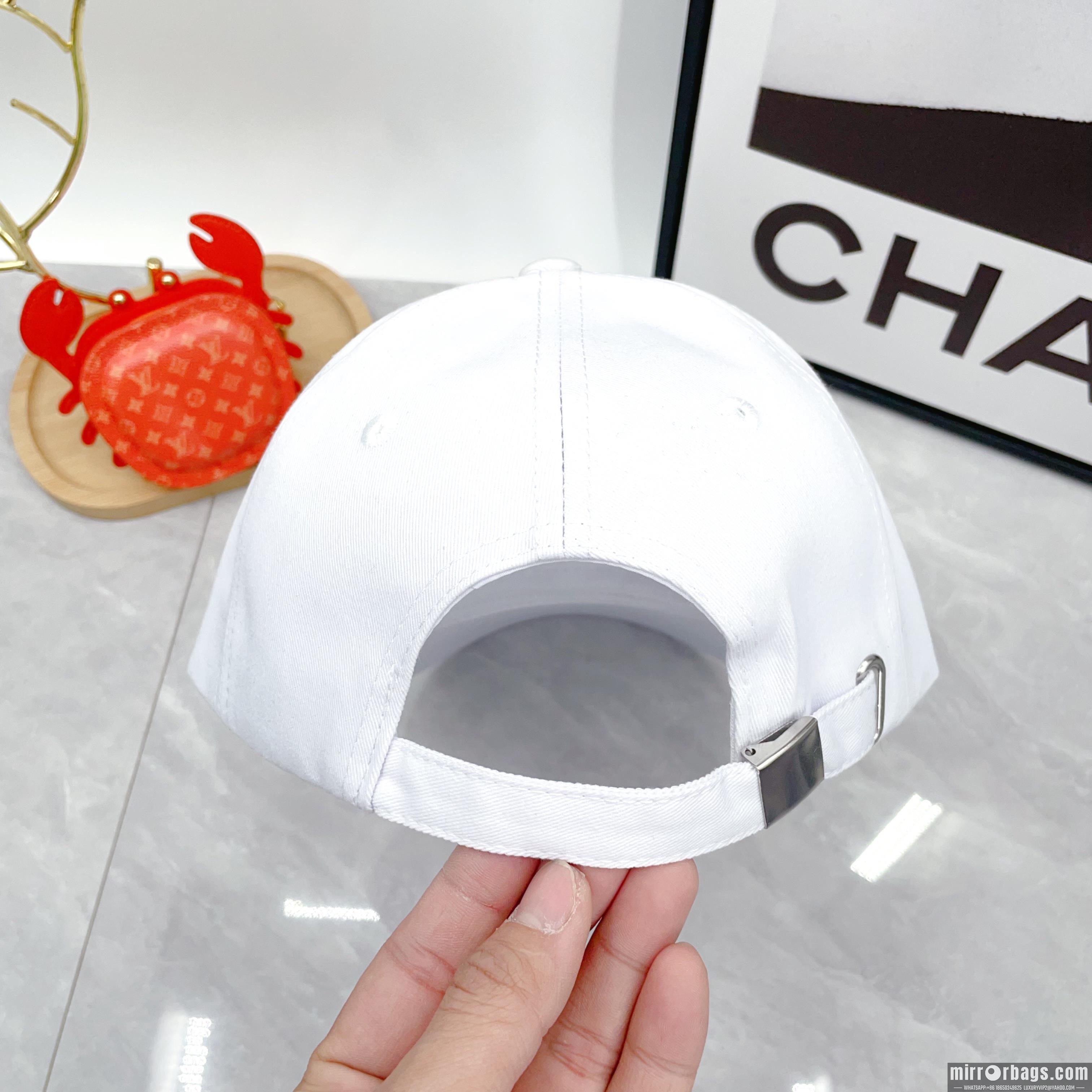 LV Hat dx04