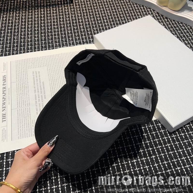 Balenciaga Hat dx10