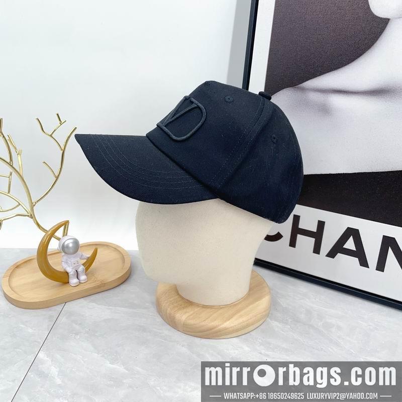 Valentino Hat dx04