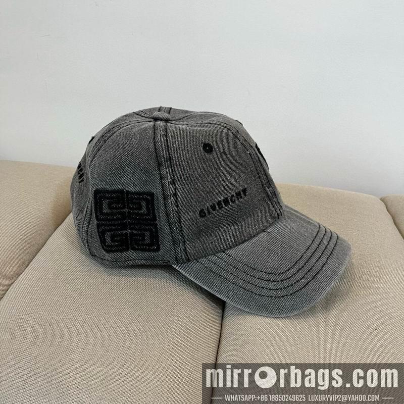 Givenchy Hat dx10