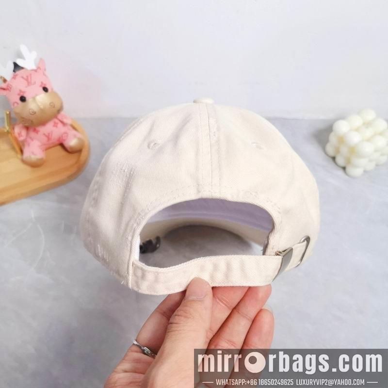 Balenciaga Hat dx18