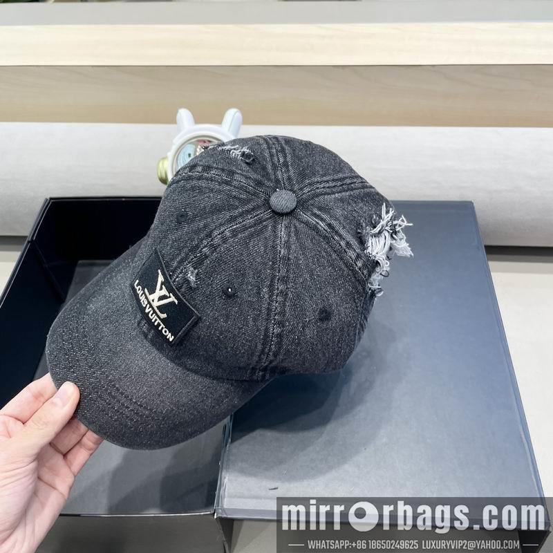 LV Hat 081402