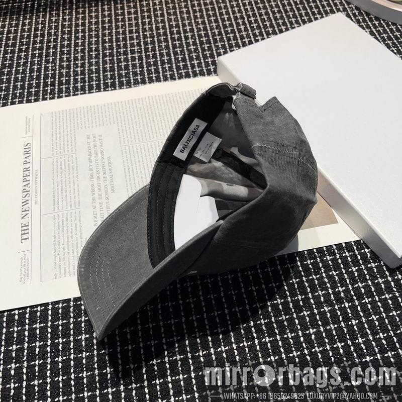 Balenciaga Hat dx08