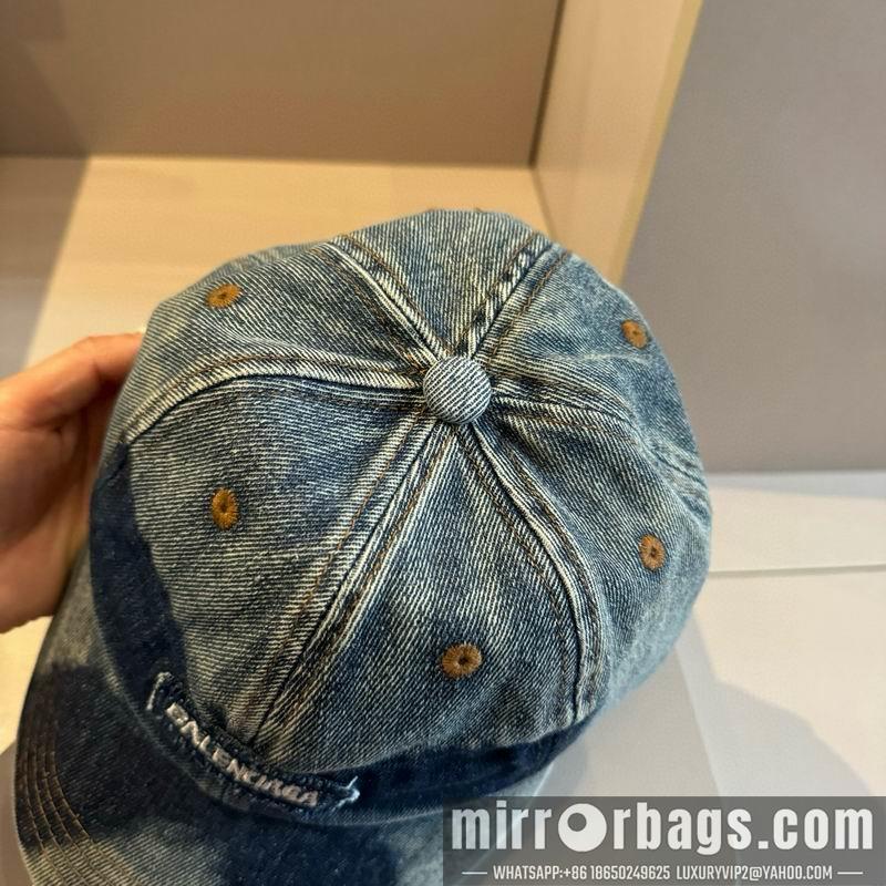 Balenciaga Hat dx08