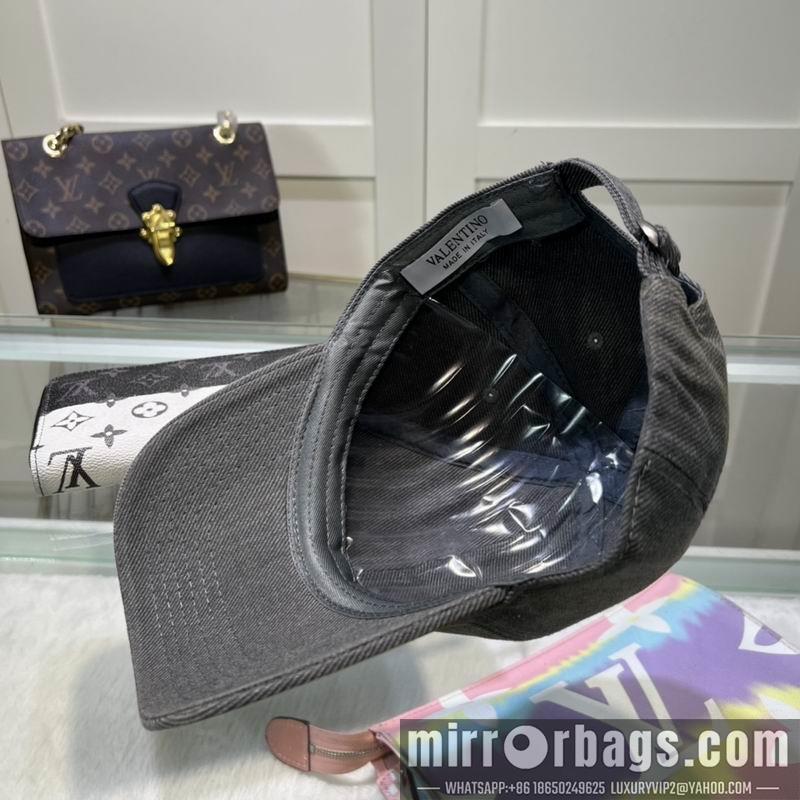 Valentino Hat dx02