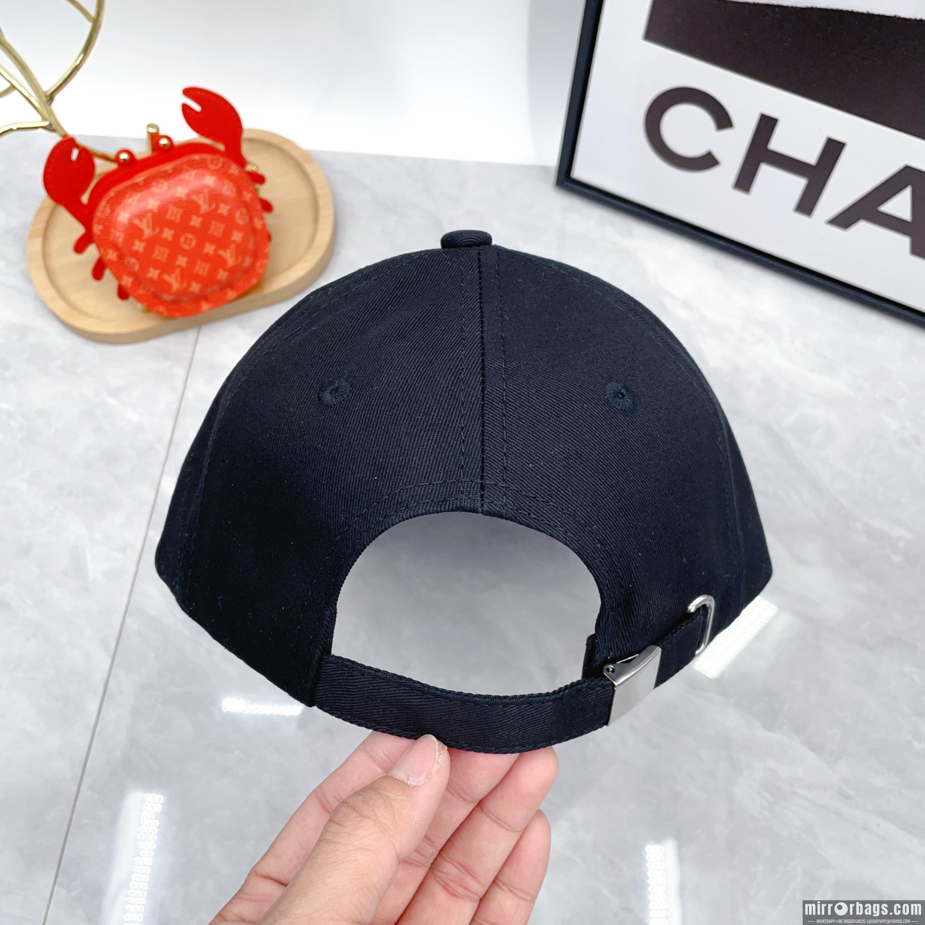 LV Hat dx04