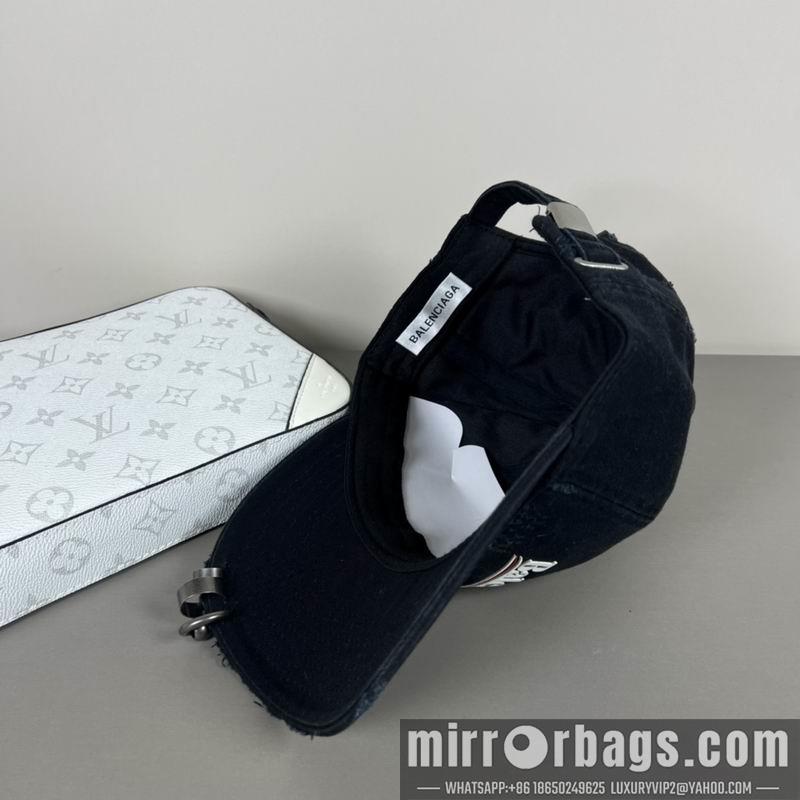 Balenciaga Hat dx37