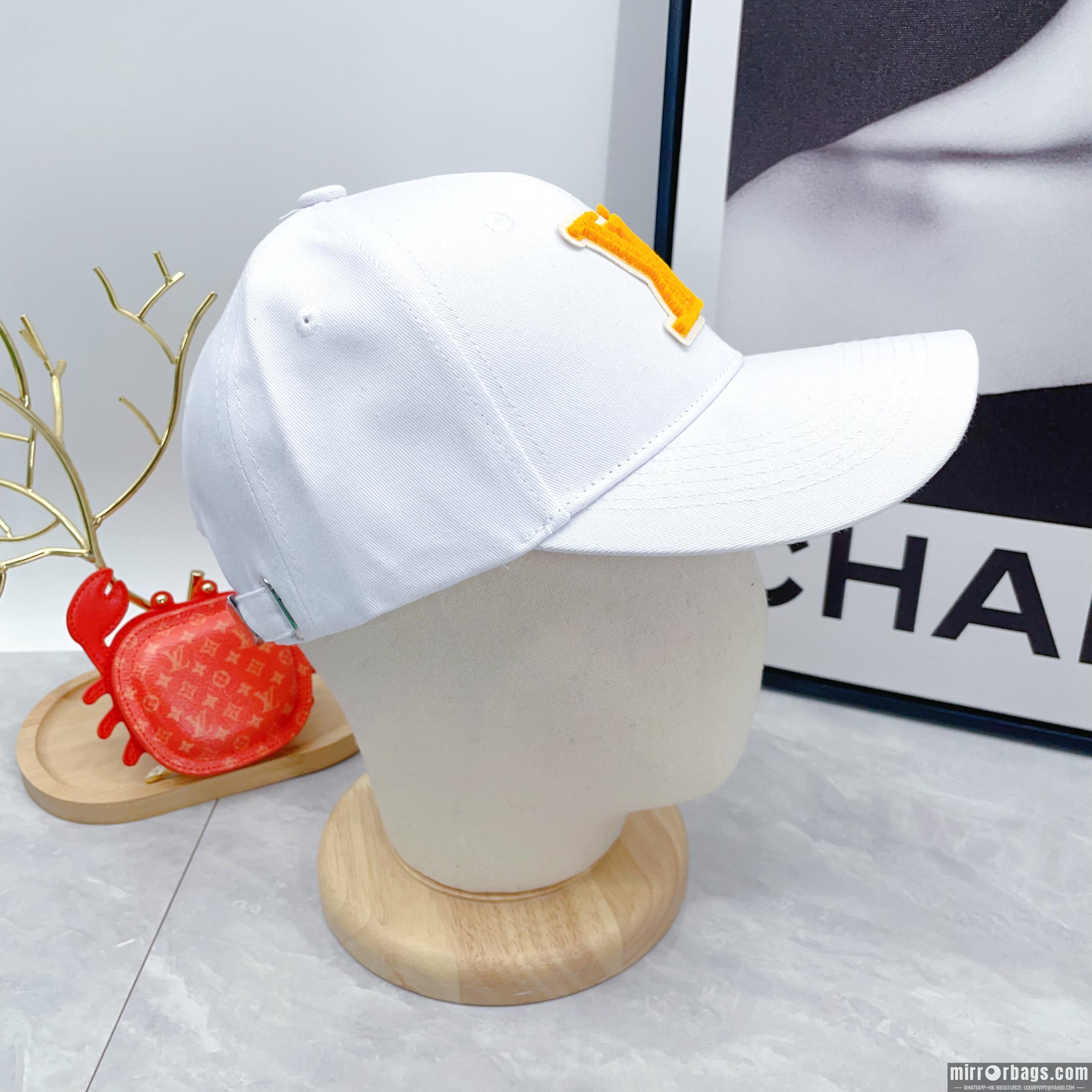 LV Hat dx04