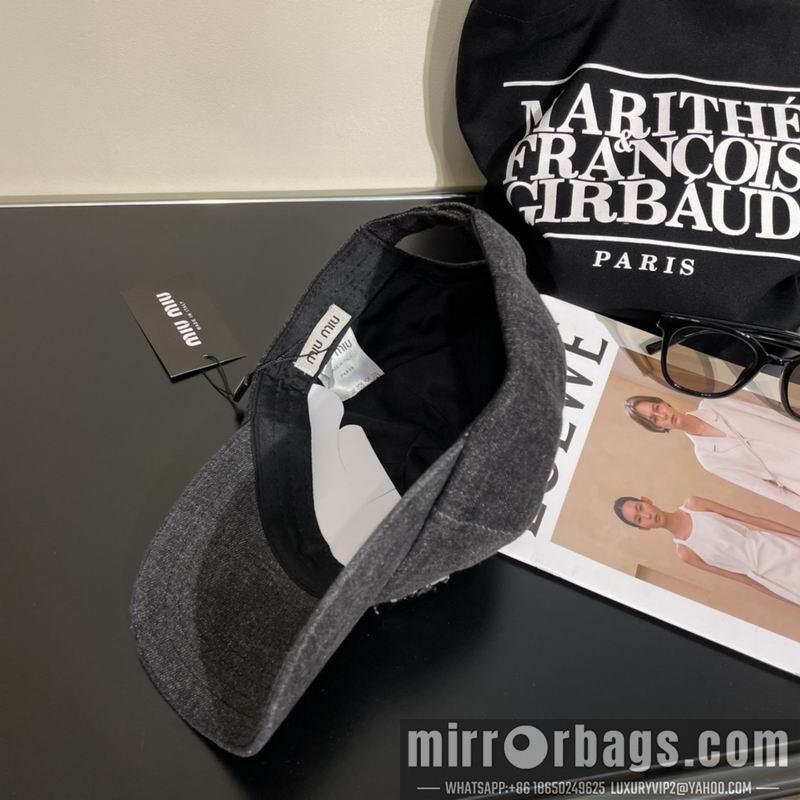 MiuMiu Hat 042702