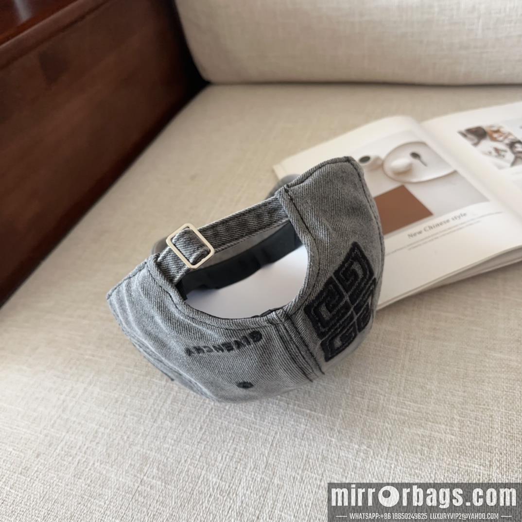 Givenchy Hat dx07