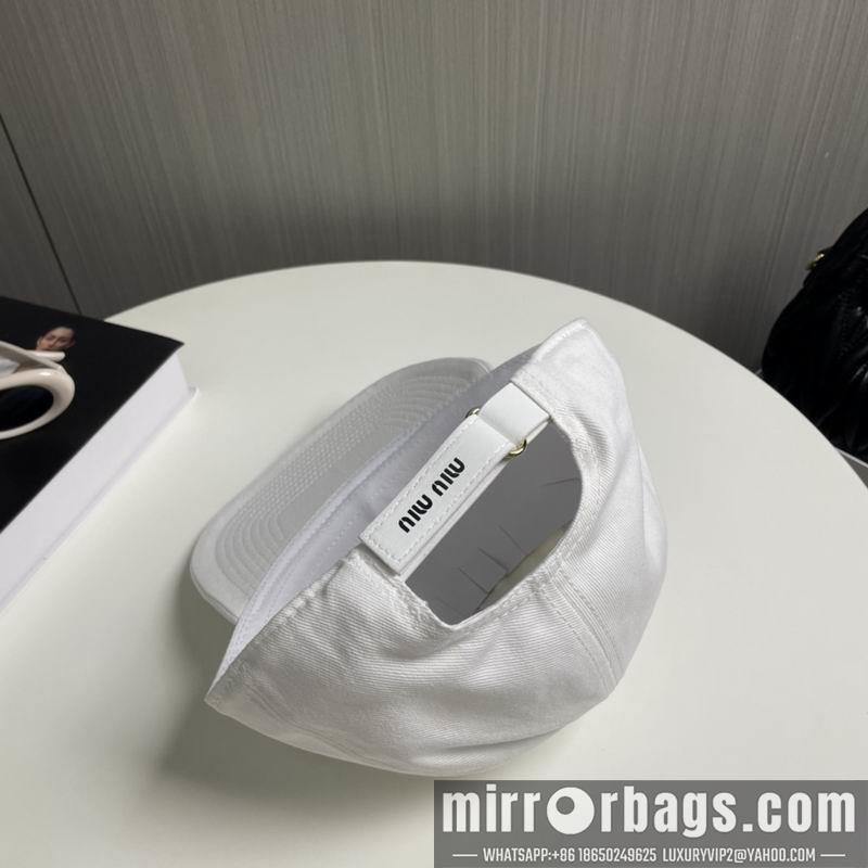Miumiu Hat dx65