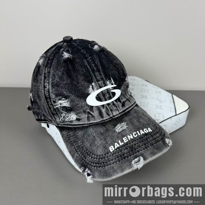 Balenciaga Hat dx30