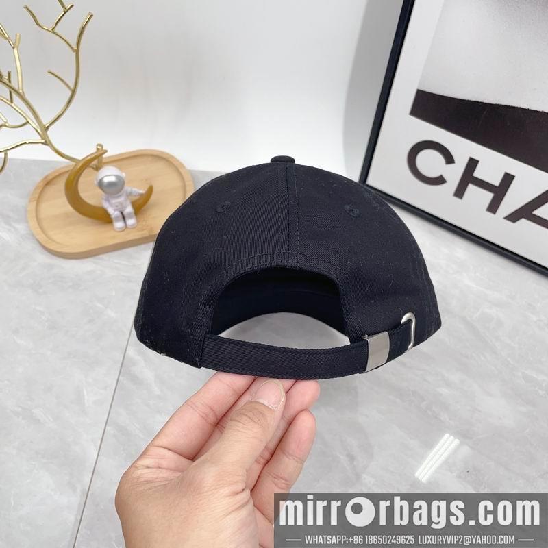 Valentino Hat dx04