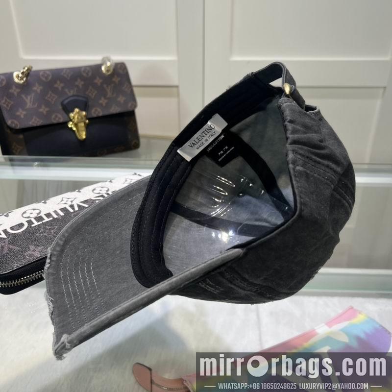 Valentino Hat 042701