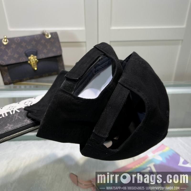 Balenciaga Hat dx117