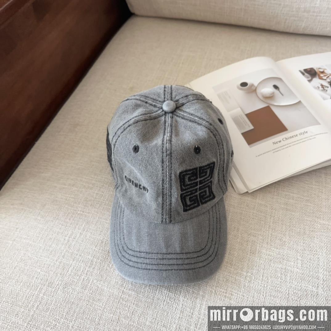 Givenchy Hat dx07