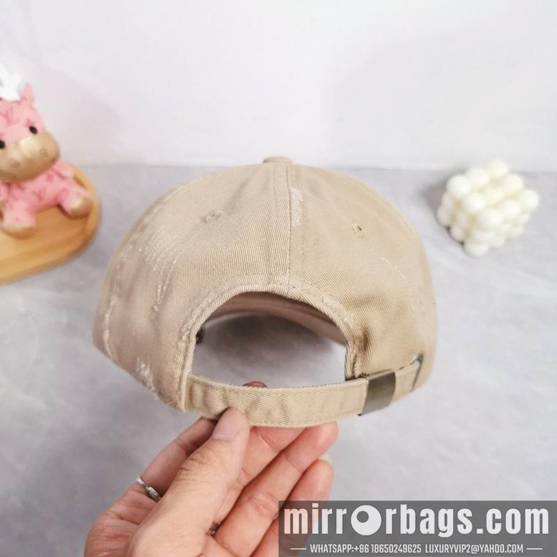 Balenciaga Hat dx18