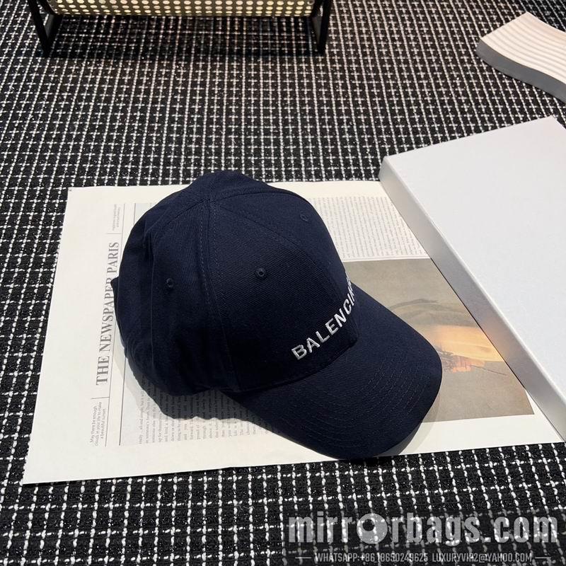 Balenciaga Hat dx10