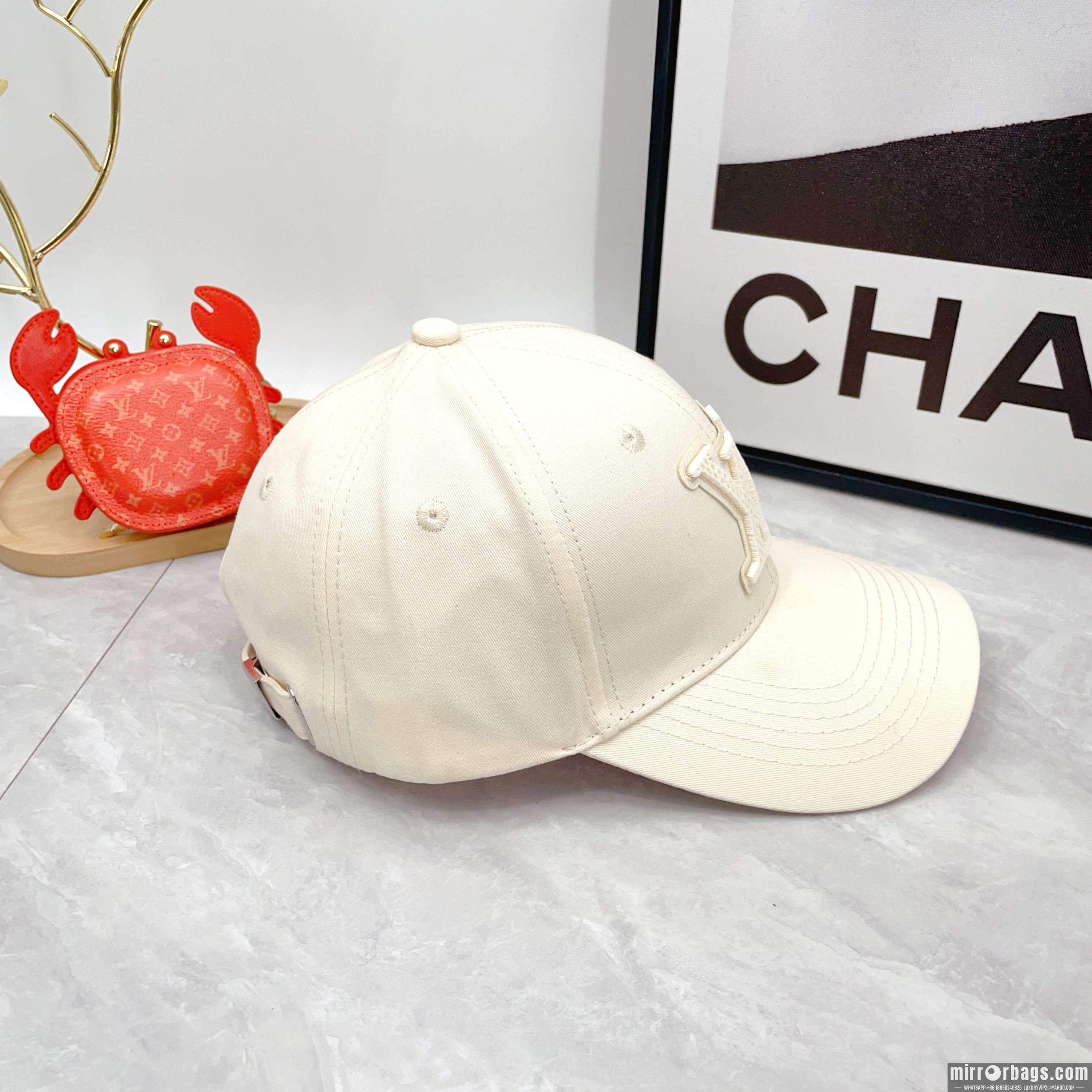 LV Hat dx04
