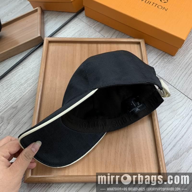 LV Hat dx150