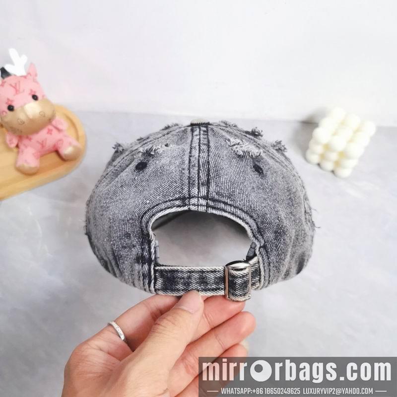 Balenciaga Hat dx30