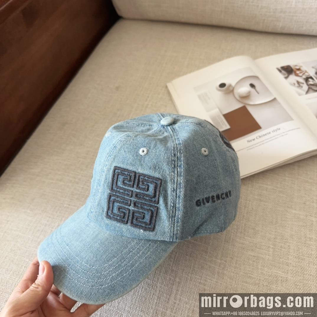 Givenchy Hat dx07