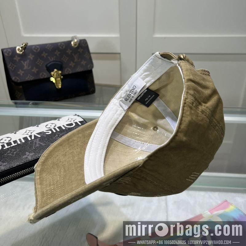 Valentino Hat 042701