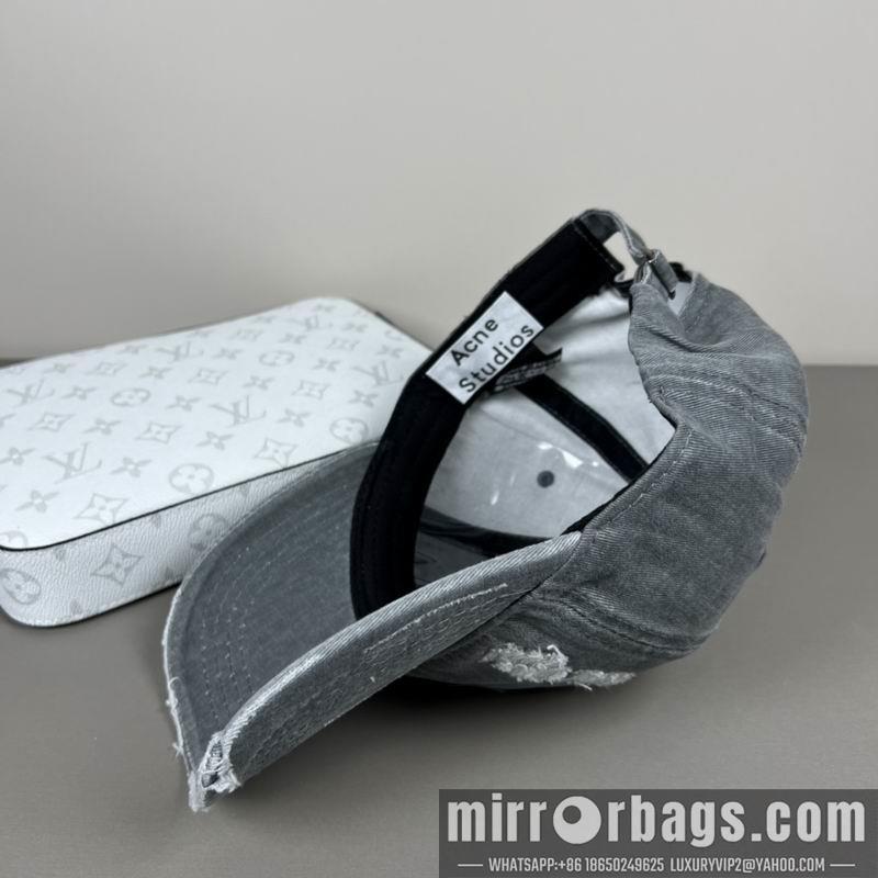 Acne Hat dx18