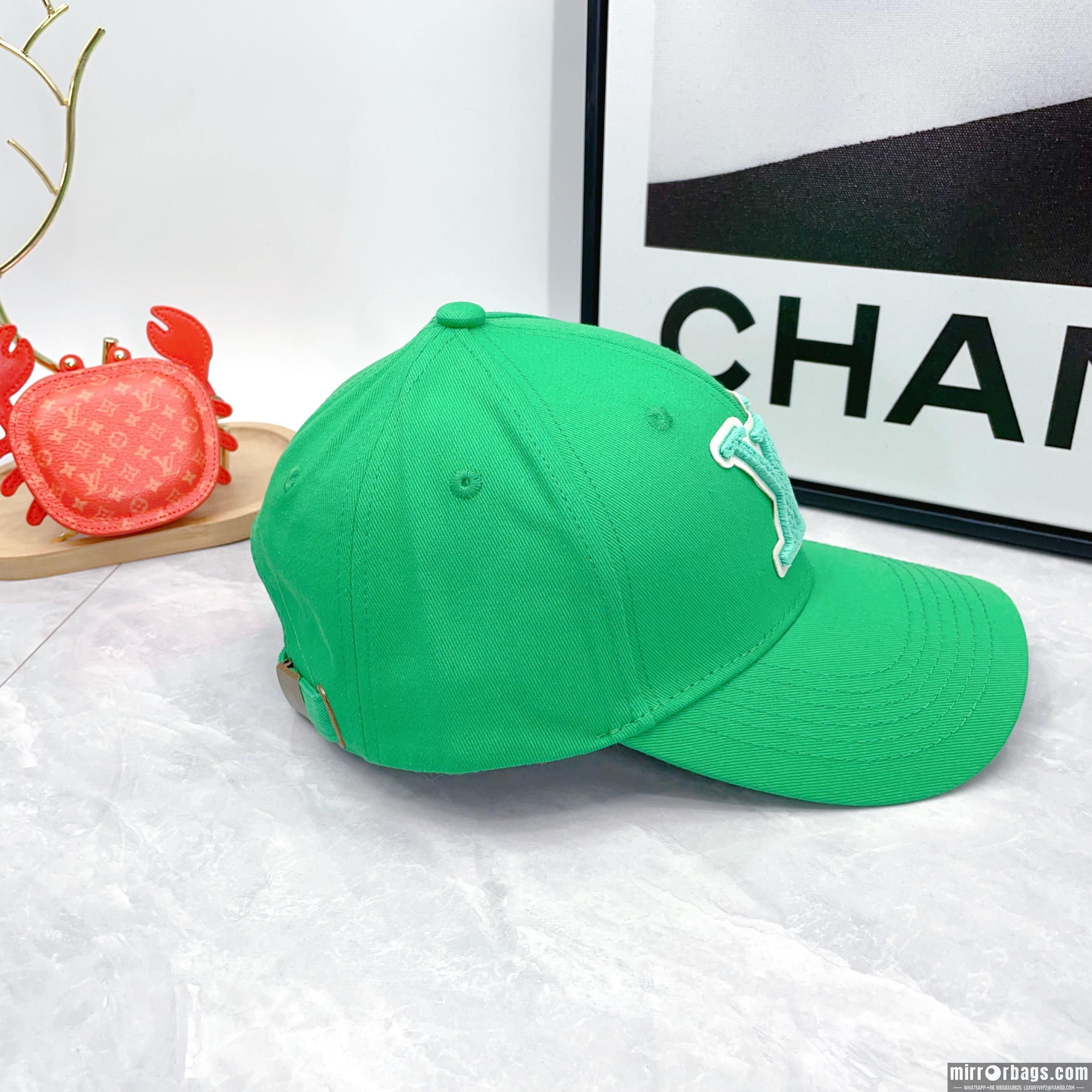LV Hat dx04
